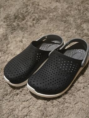 CROCS Literide Clog K in Black and Gray